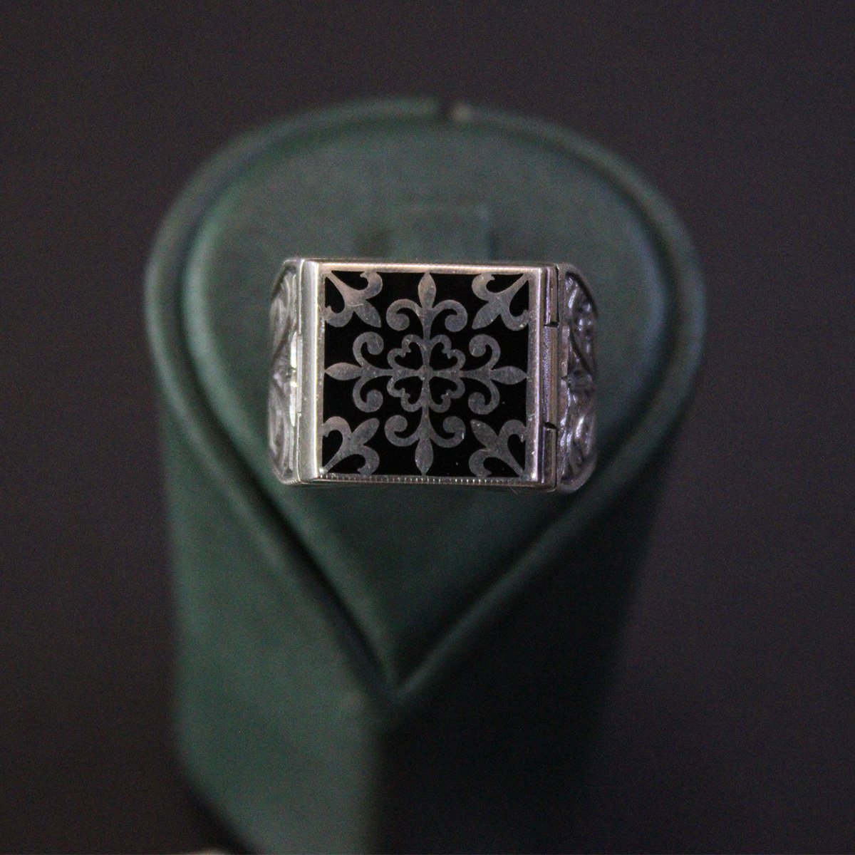 Kalem İşçiliği Gümüş Erkek Yüzük