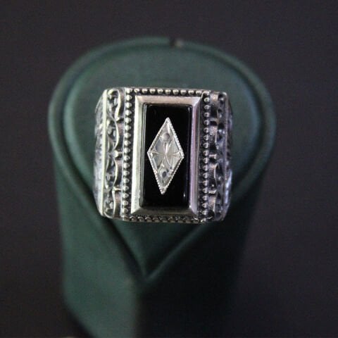 Oniks Taşlı Kalem İşçiliği Gümüş Erkek Yüzük