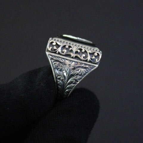 Oniks Taşlı Kalem İşçiliği Gümüş Erkek Yüzük