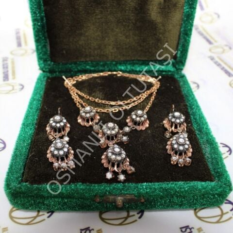 14 Ayar Altın Elmas Küpe ve Gerdanlık Set