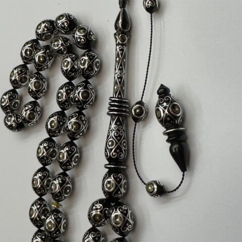 Usta İşi Nakkaş İşlemeli Oltu Taşı Tespih 9,5*14 (mm)