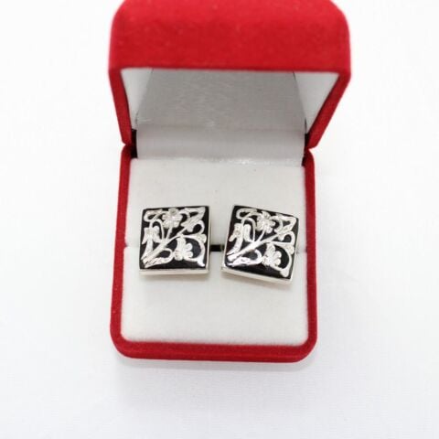 El Yapımı 925 Ayar Gümüş Kasa Üzerine İşlemeli Oltu Taşı Kare Desen Erkek Kol Düğmesi