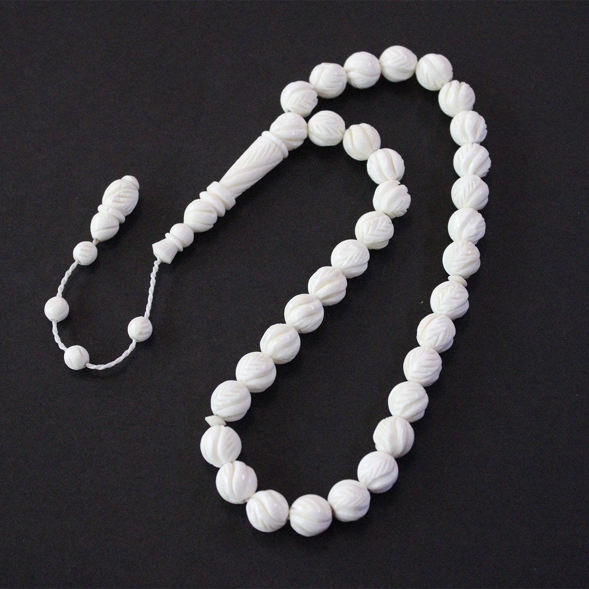 Kalem İşçilikli Deve Kemiği Küre Kesim Tespih 10 (mm)